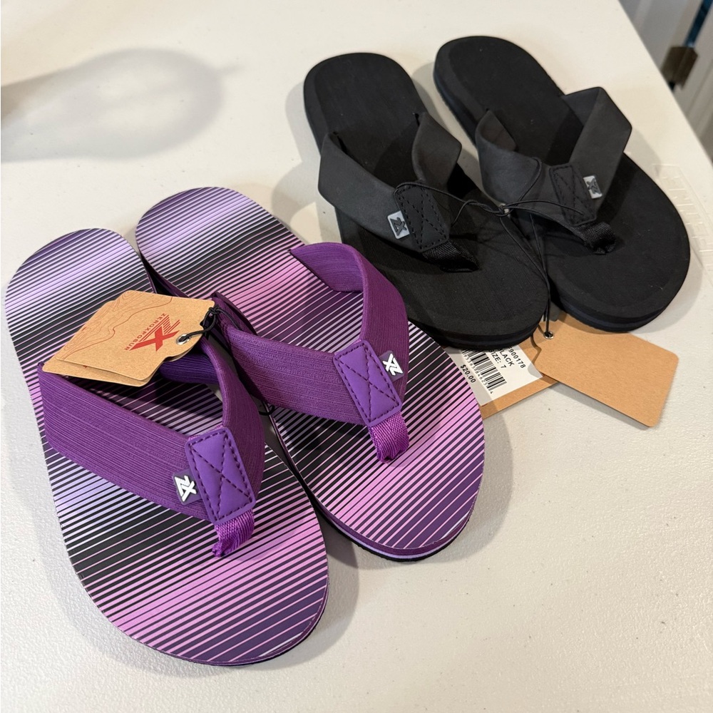 Women’s sz 7 bundle flip flops